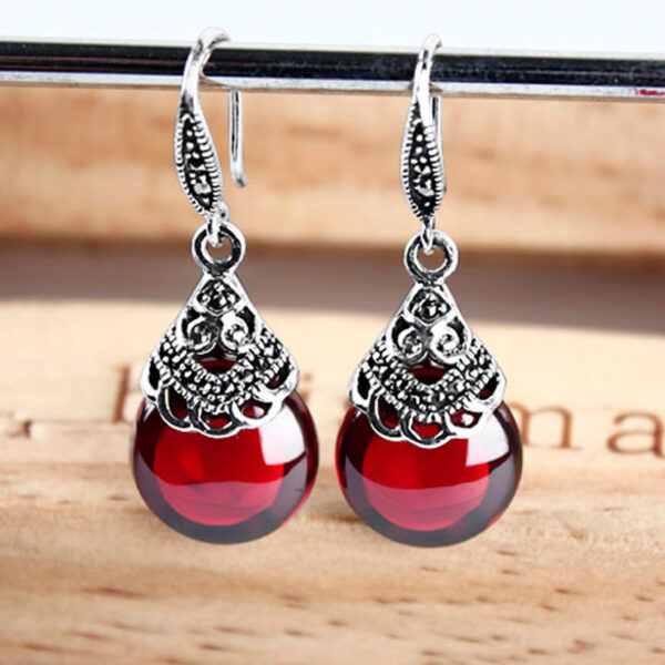 Vintage Round Garnet Earrings™ – Classic Elegance in Deep Red