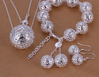 Exquisite Jewelry™ – Silver-Plated Three-Dimensional Ball Pendant Necklace for Women