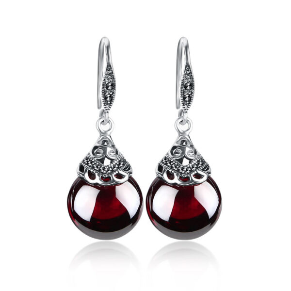 Vintage Round Garnet Earrings™ – Classic Elegance in Deep Red
