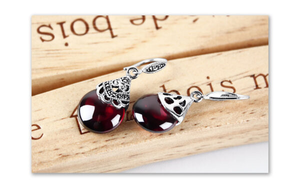 Vintage Round Garnet Earrings™ – Classic Elegance in Deep Red