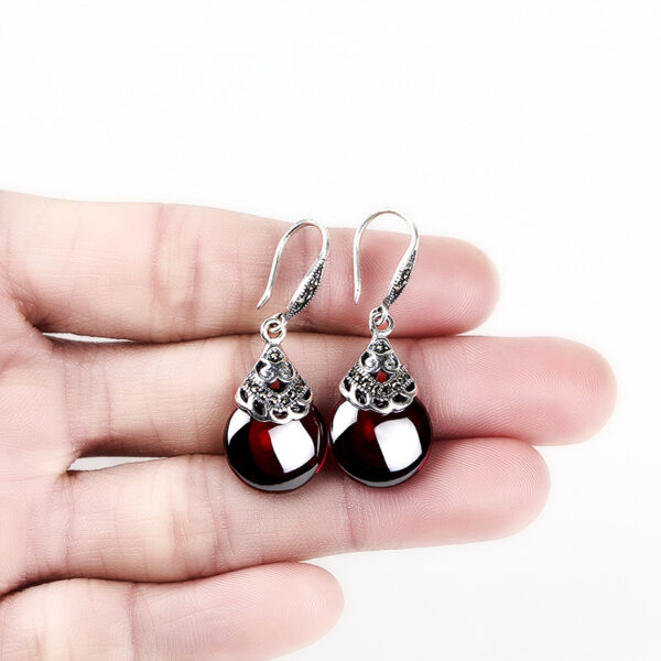 Vintage Round Garnet Earrings™ – Classic Elegance in Deep Red