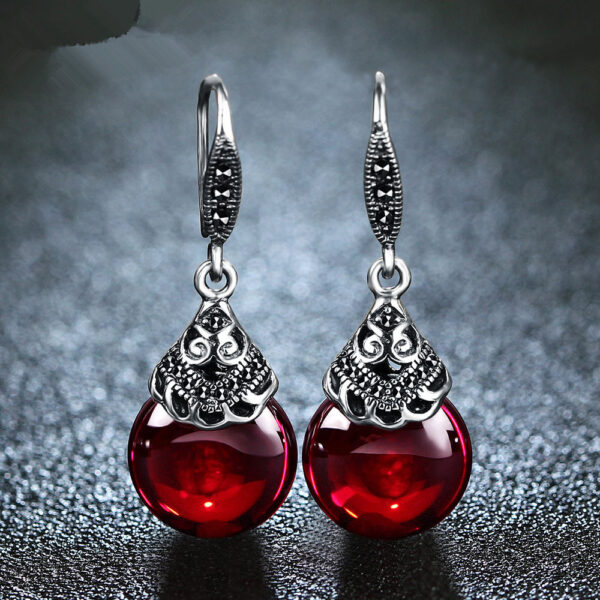 Vintage Round Garnet Earrings™ – Classic Elegance in Deep Red