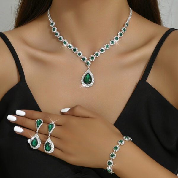6b9fd328-a2db-49a5-ac95-adfe5e52ac62.jpg Fashion Jewelry Bridal Jewelry Suit Necklace Ear Stud Bracelet Three-piece Set