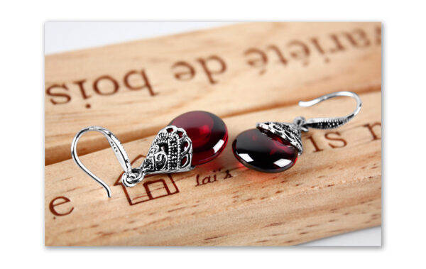 Vintage Round Garnet Earrings™ – Classic Elegance in Deep Red