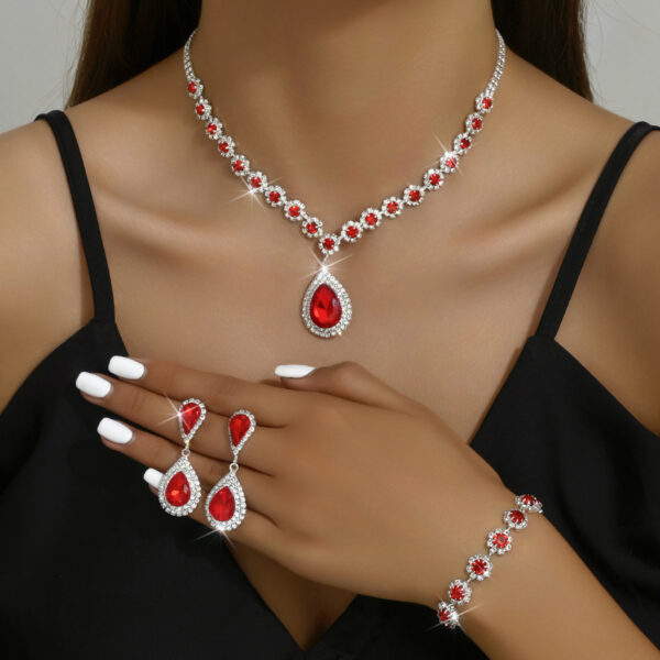 a62a13ed-b8f4-4f0a-b6e4-2de8be9851c8.jpg Fashion Jewelry Bridal Jewelry Suit Necklace Ear Stud Bracelet Three-piece Set