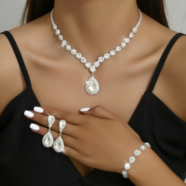d666574d-0c2a-435a-ba33-4f19c4783583.jpg Fashion Jewelry Bridal Jewelry Suit Necklace Ear Stud Bracelet Three-piece Set
