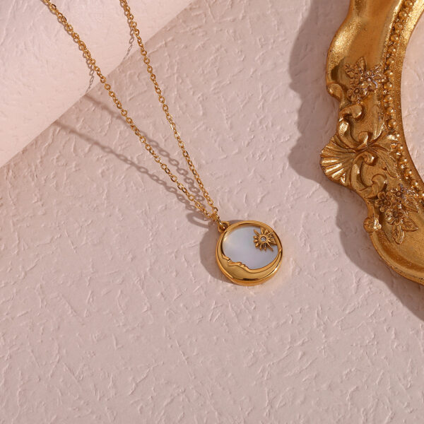 02c58dcf-e4a0-4817-8289-c987419947b1.jpg Popular Versatile Shell Moon Necklace