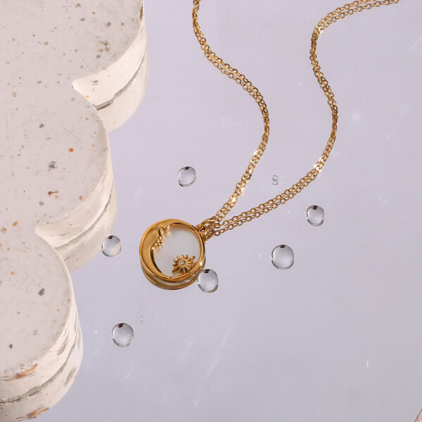 4315d6cf-e195-4a11-84c2-f260d8aadb7c.jpg Popular Versatile Shell Moon Necklace